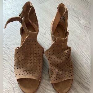 Lucky brand suede block heel sandal 8.5